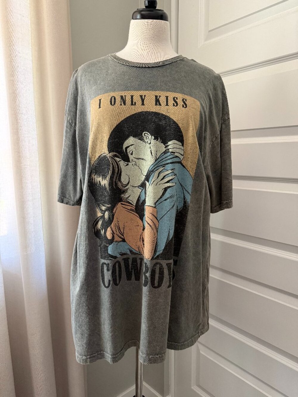 Lotus Fashions "I Only Kiss Cowboys" Graphic Tee : XL